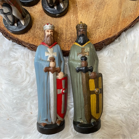 Vintage 1973 Alberta’s Molds Inc 32 Piece Hand Painted Ceramic Chess Set - Picture 9 of 16